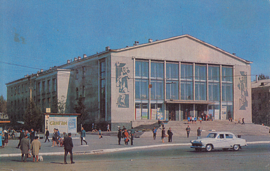 Omsk: Dvorets Iskusstv im. A. M. Maluntseva